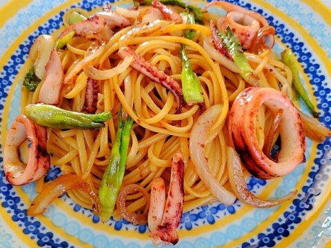 たらの芽とイカのバター醤油パスタ